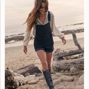 Super cool free people short overalls